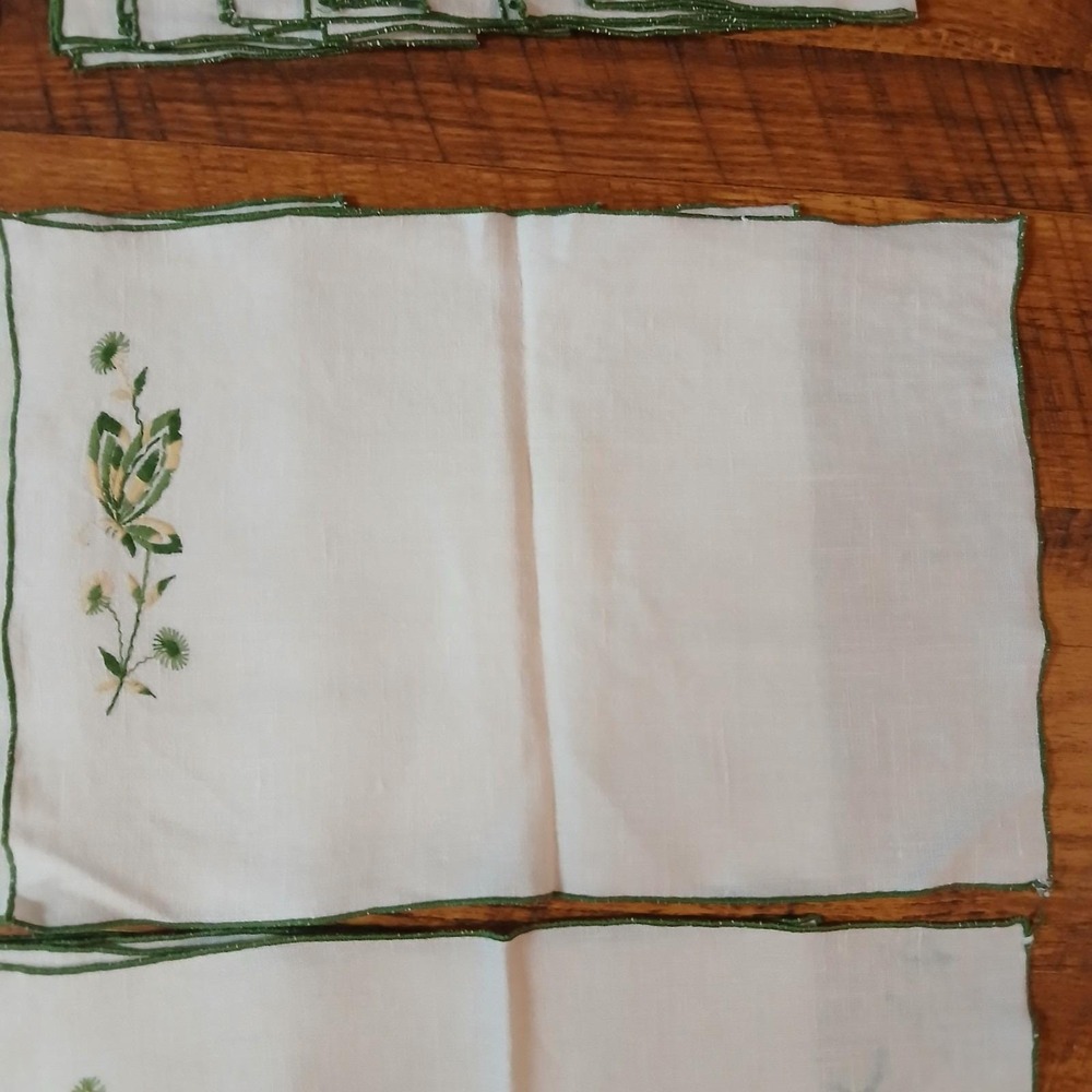 Vtg Linen Placemats Embroidered Butterfly Design Set of 8 16'' x 11'' W/Napkins - Picture 2 of 15